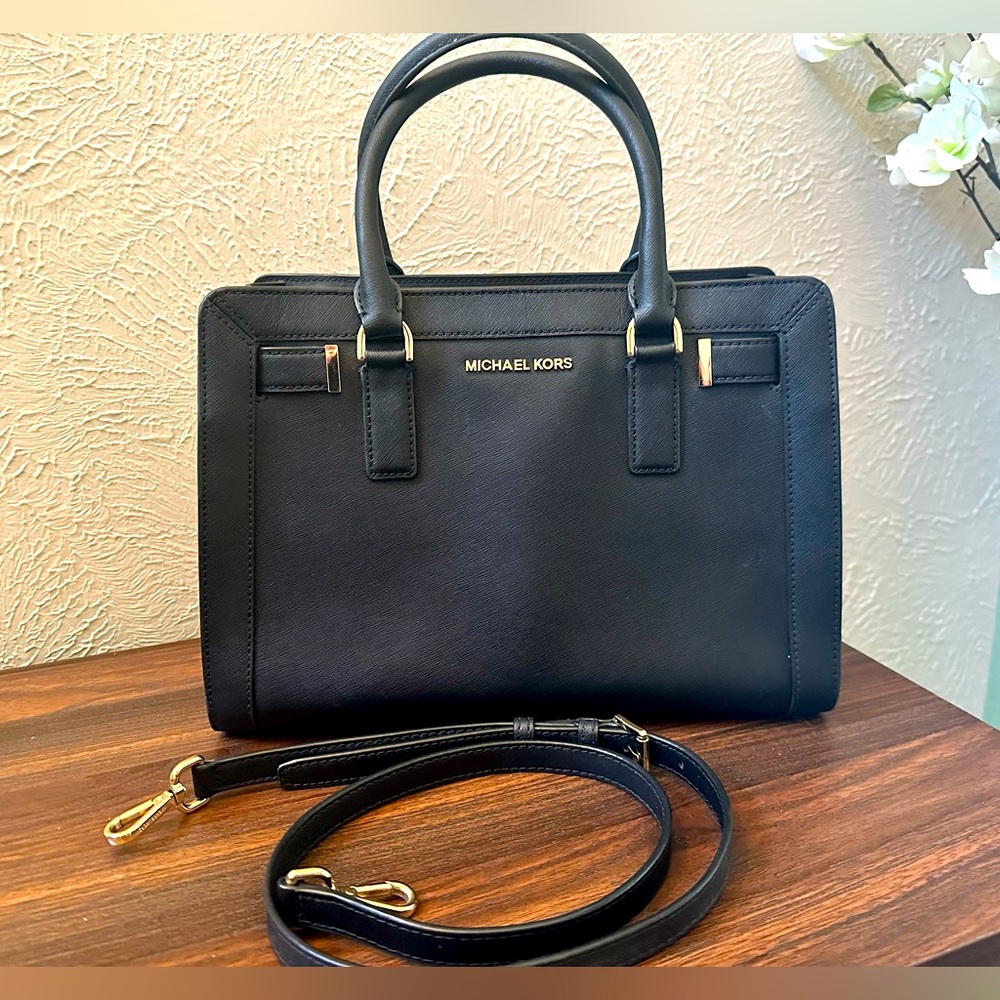 EUC Michael Kors Dillon Saffiano Leather Satchel